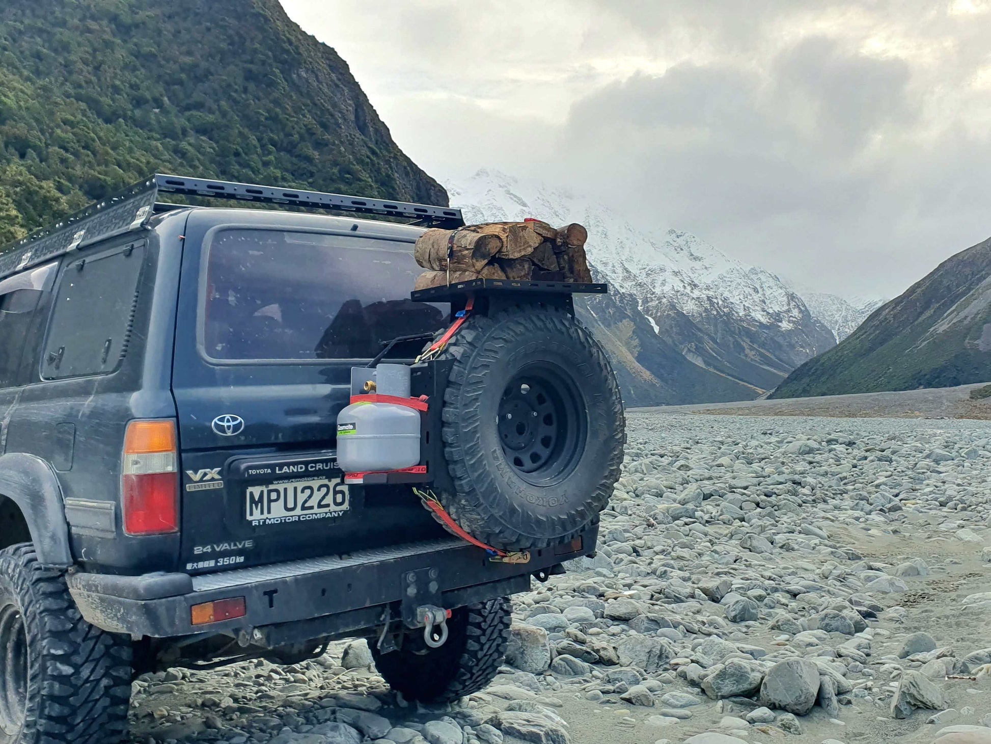 Spare Wheel Shelf with wood